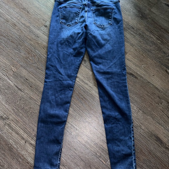 Universal Thread ladies 4 Dark Blue Skinny Jeans - Picture 5 of 5